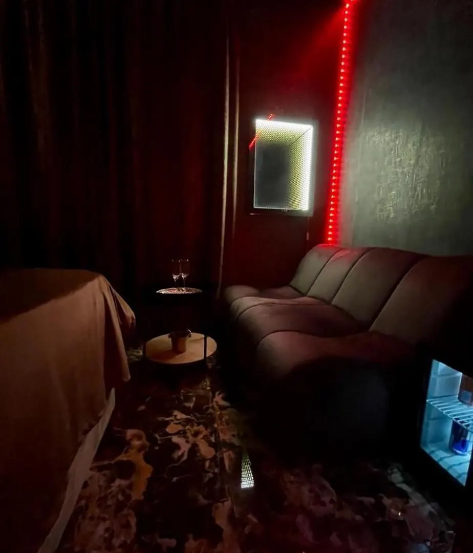 Love Room Bucureşti 0*,